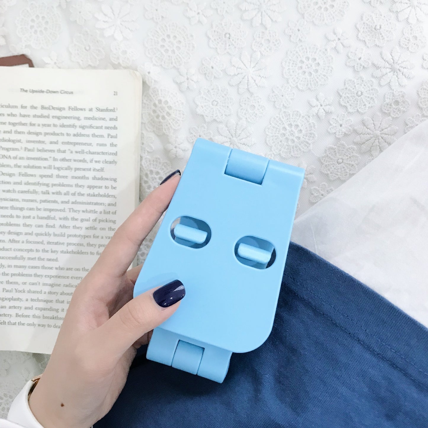 Plastic folding mobile phone live support